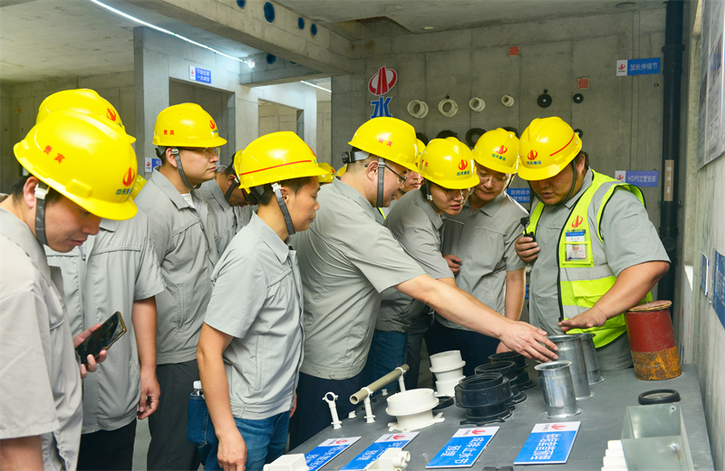 为进一步推进优质客户高效履约，提升交付品质、达成客户满意，2025年6月25日，利来w66建设集团在上海组织召开2025年越秀地产、华润置业客户履约推进会。